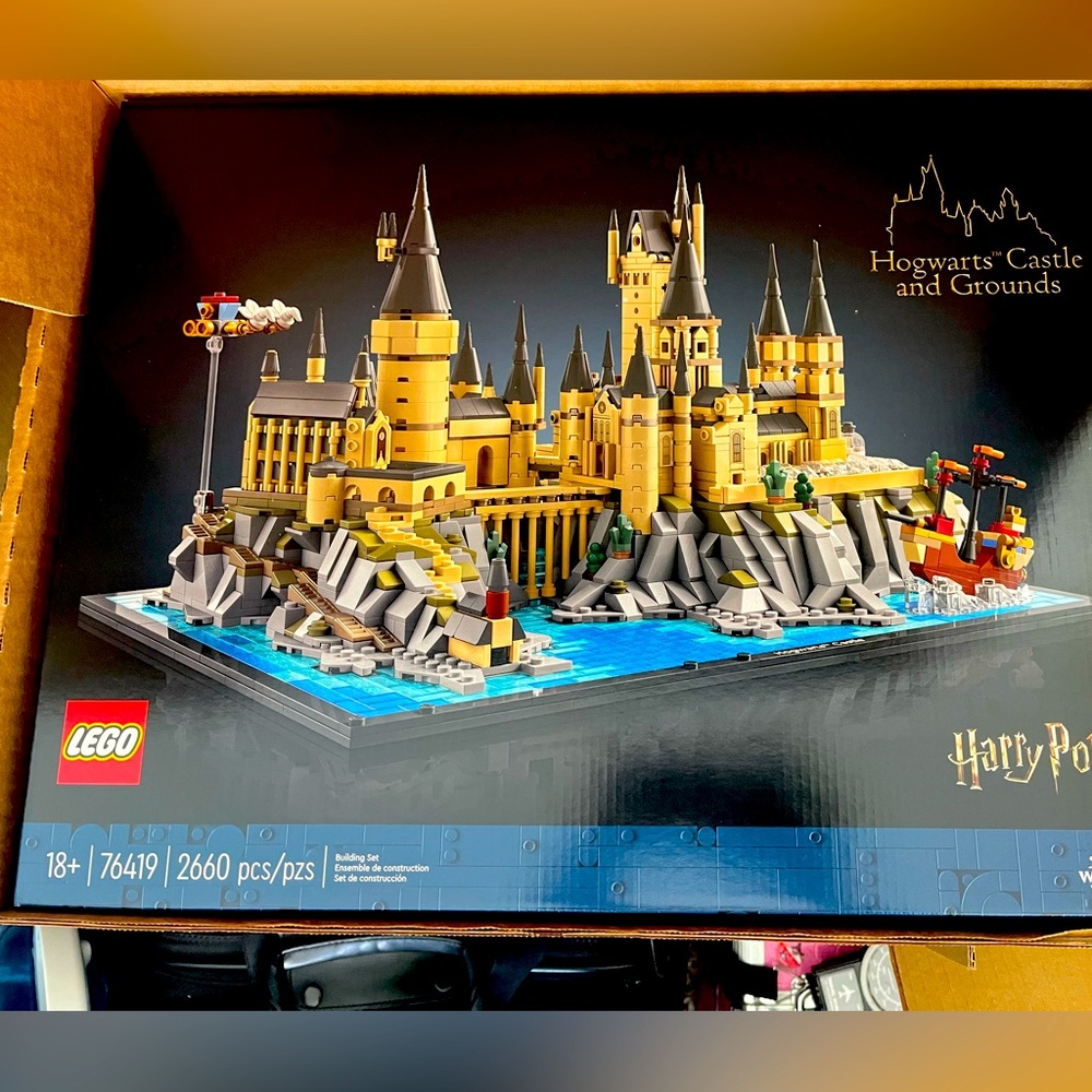 LEGO Harry Potter Hogwarts Castle and Grounds
